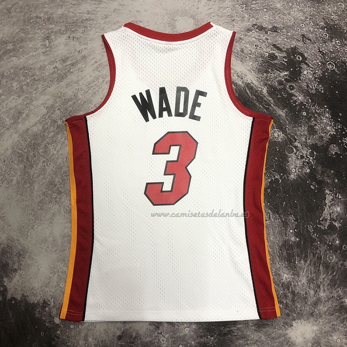Camiseta Miami Heat Dwyane Wade NO 3 Mitchell & Ness 2005-06 Blanco